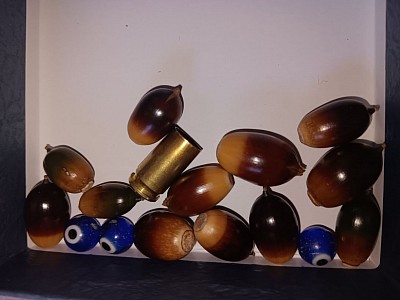 Many folk magic traditions such as practices from Hoodoo or Pennsylvania Amish PowWow Magic have been passed down in certain Qarsherskiyan families from their ancestors.